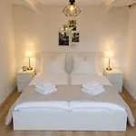 Yourfavoritebed Designerapartments Zentrum Apartmán